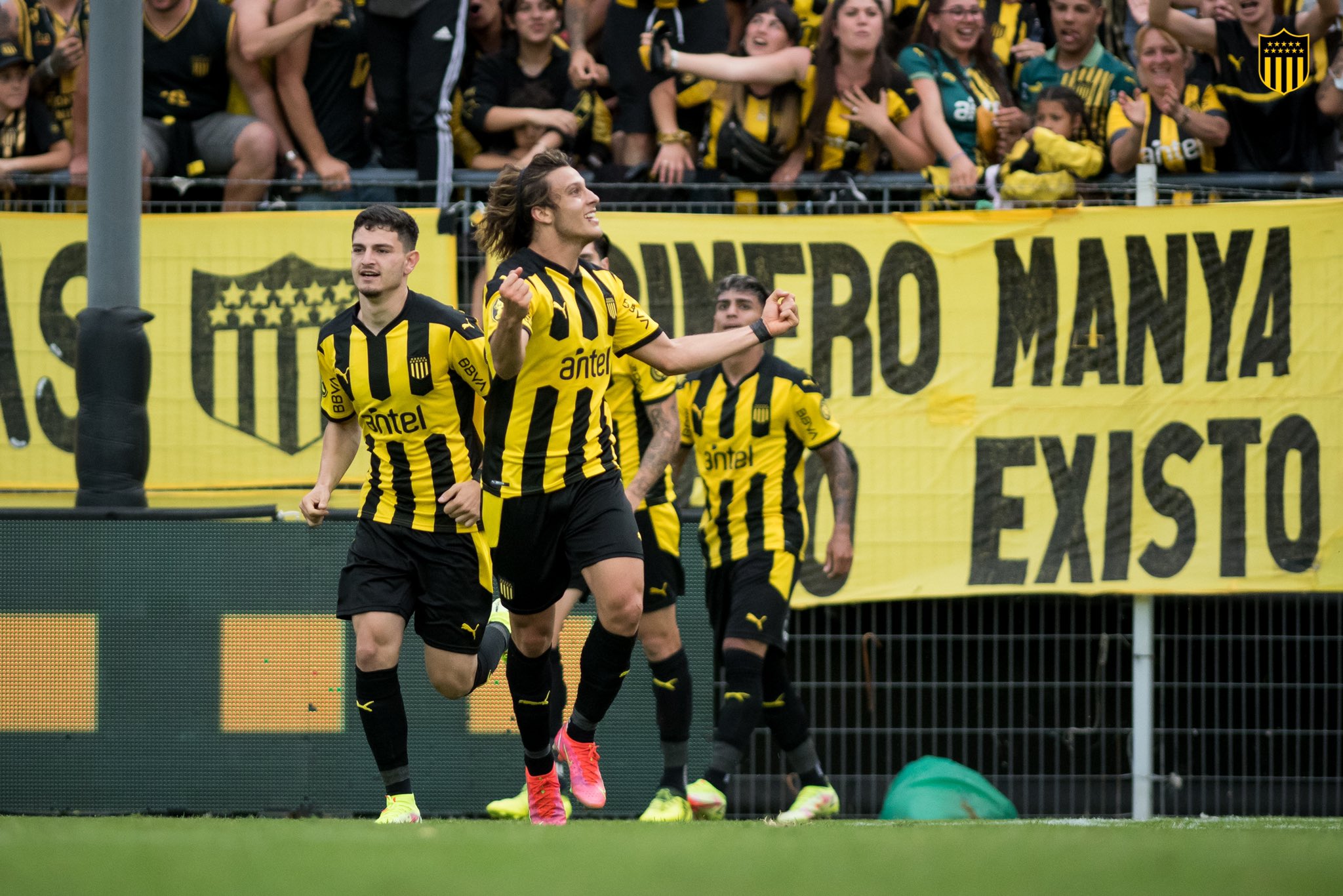 Peñarol y Plaza Colonia comienzan su disputa por el Campeonato Uruguayo